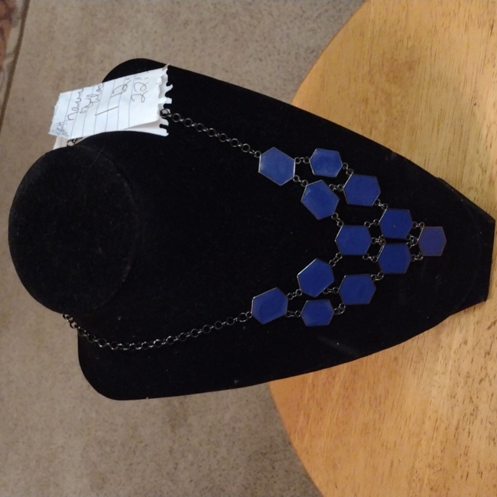 Jewelry - Black and blue chain necklace w/ blue octagon shaped disks